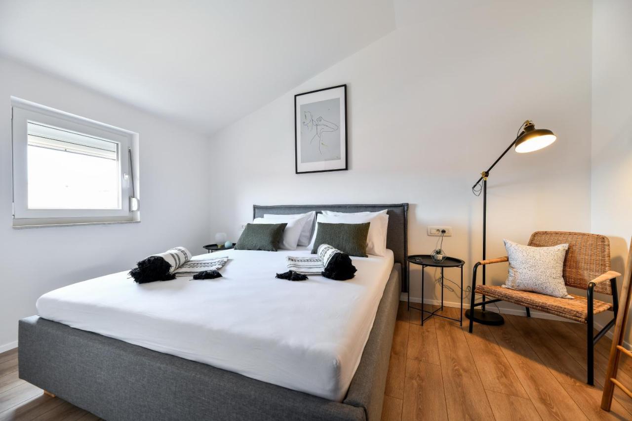 Modern Holiday Apartment "Libra" With Swimming Pool Posedarje Exterior foto